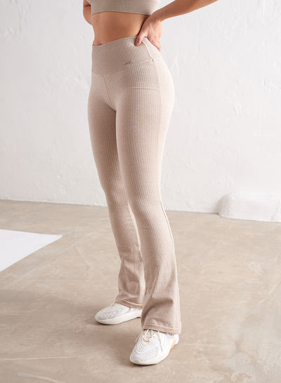 [The model wears size M and is 175 cm.]